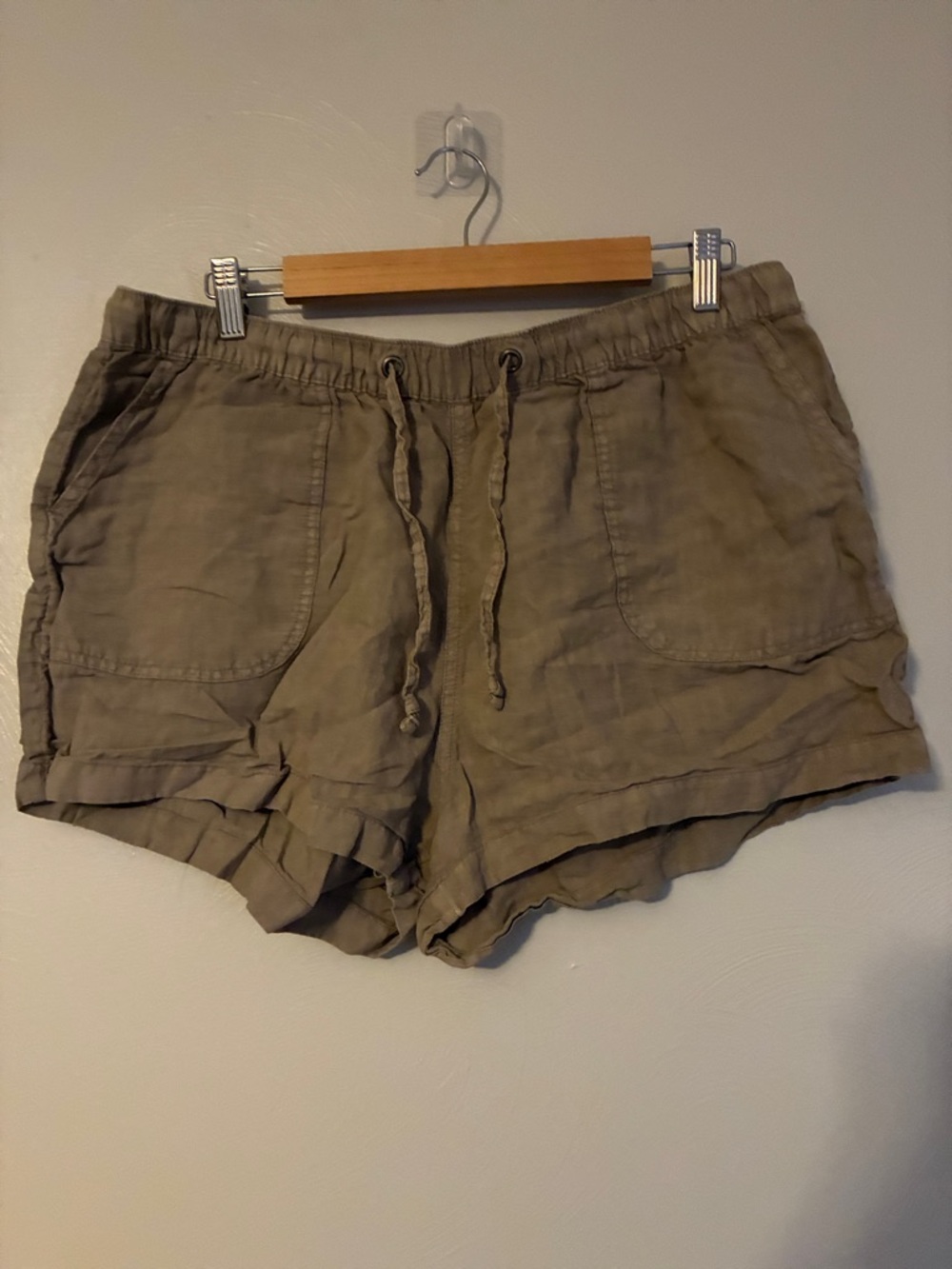 C&C California Neutral Drawstring Linen-Blend Shorts‎